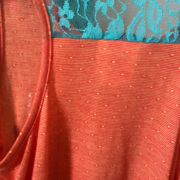 I’m selling a shirt with a matching shorts - Picture 2 of 4